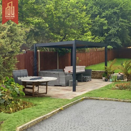 Tettoia bioclimatica elettrica regolabile a parete con lamelle in alluminio, moderna per giardino, terrazza, patio esterno, balcone, pergola