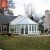 Terraza acristalada prefabricada de aluminio y vidrio de diseño chino moderno con techo triangular, jardín, patio y balcón. Proveedor de terrazas acristaladas de China.